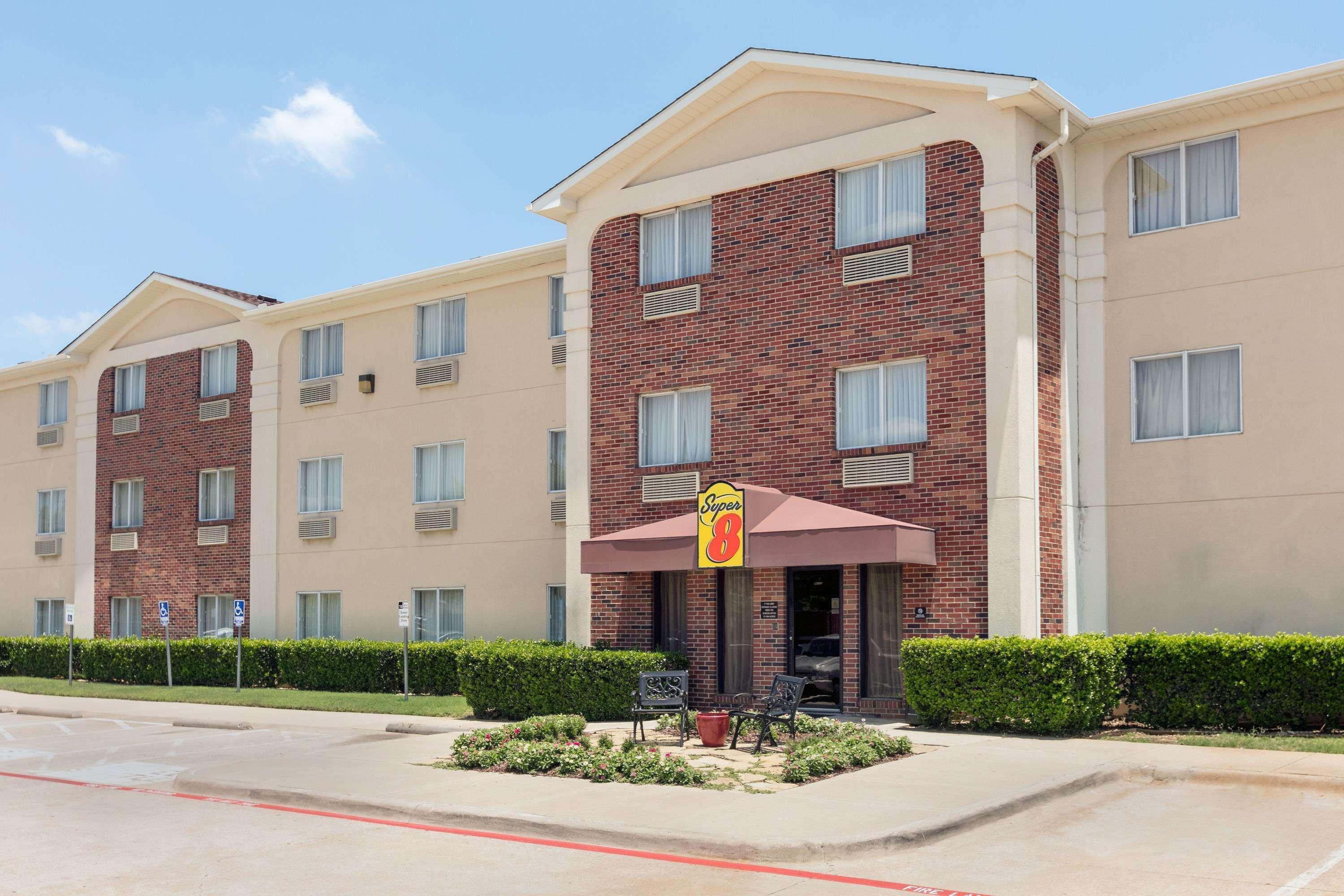 Super 8 By Wyndham Grapevine/Dfw Airport Northwest Hotel Eksteriør billede