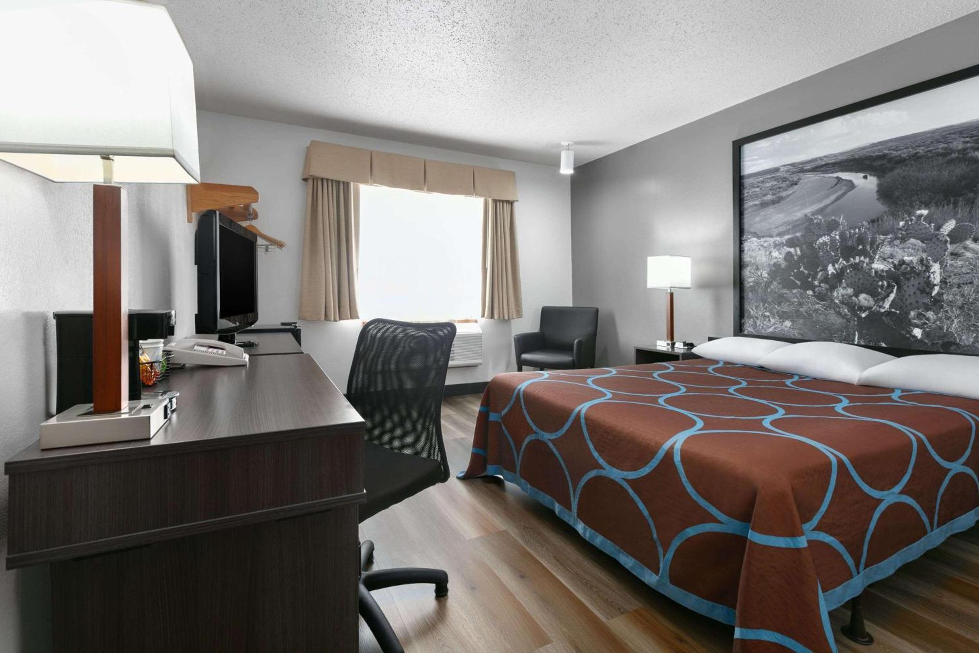 Super 8 By Wyndham Grapevine/Dfw Airport Northwest Hotel Eksteriør billede