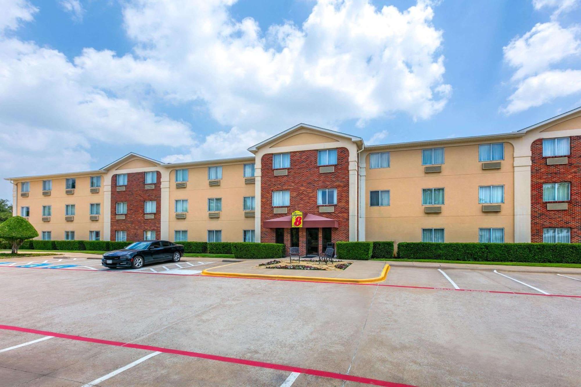 Super 8 By Wyndham Grapevine/Dfw Airport Northwest Hotel Eksteriør billede